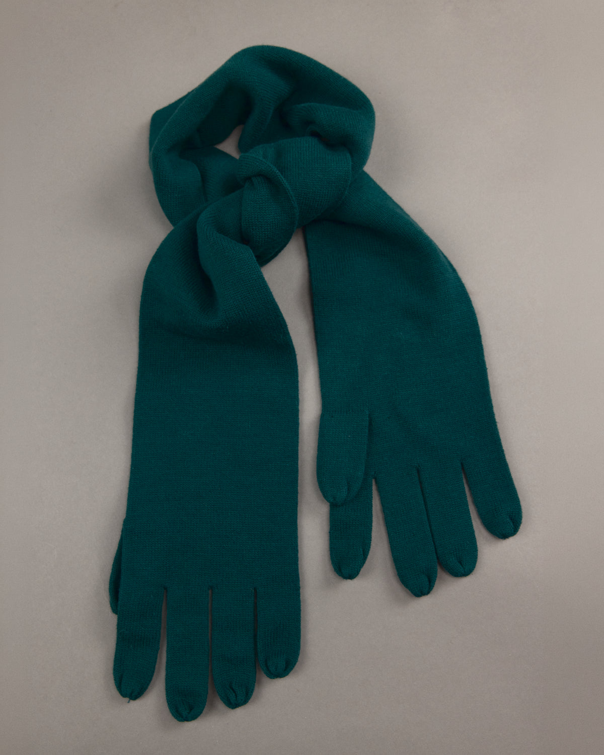 Jarmuk scarf in forest