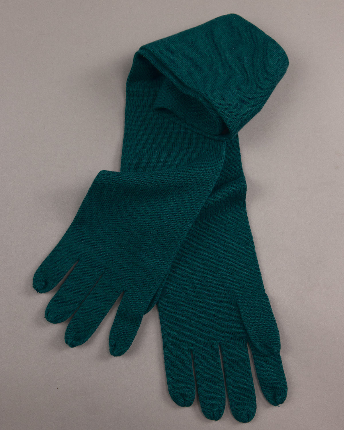 Jarmuk scarf in forest