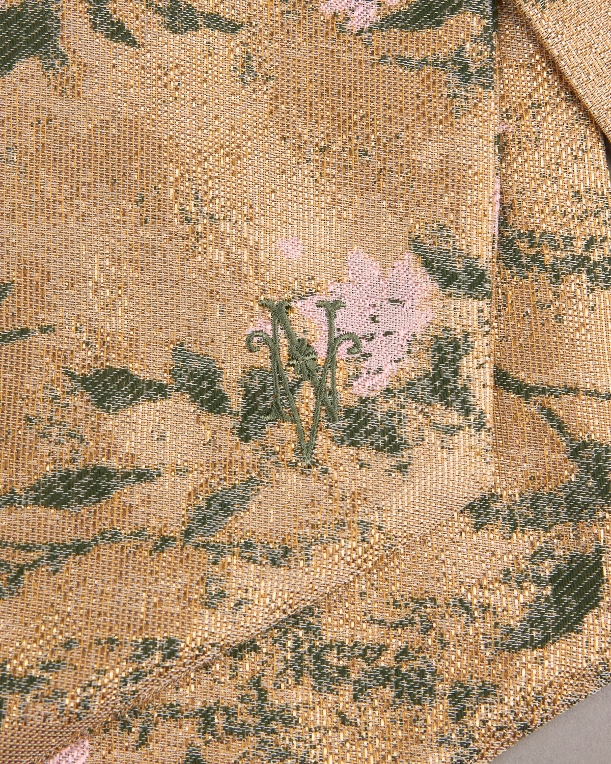Girsa sjaaltje in gold floral jacquard