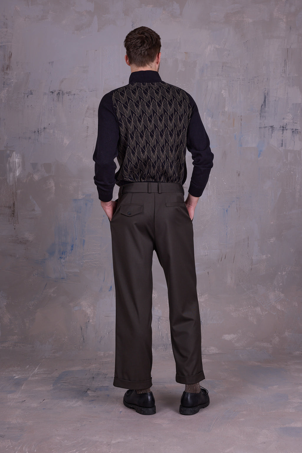 Goof cardigan in black/olive