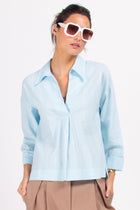 Bluse Daan aus hellblauer französischer Baumwolle