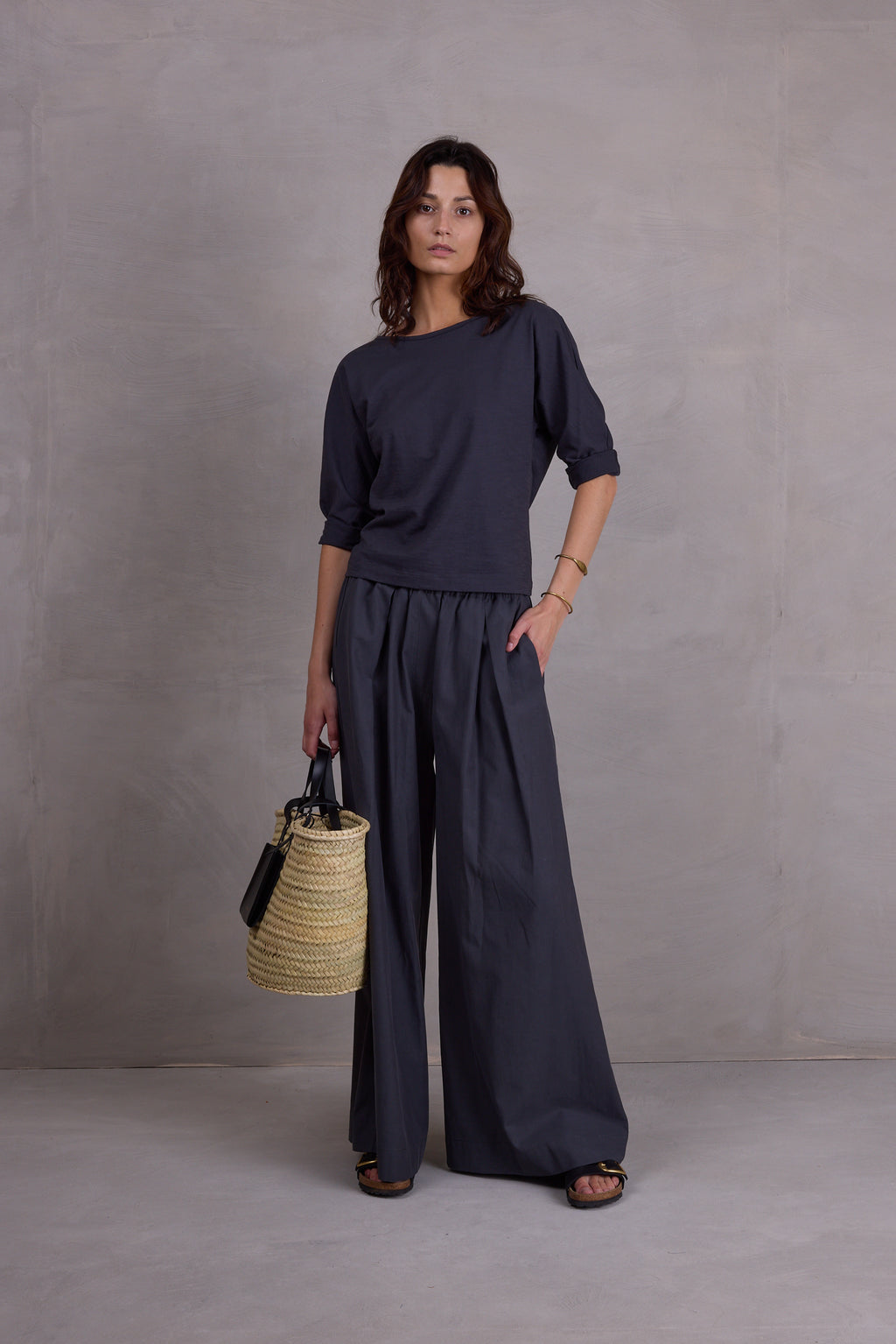 Ilana T-shirt in charcoal