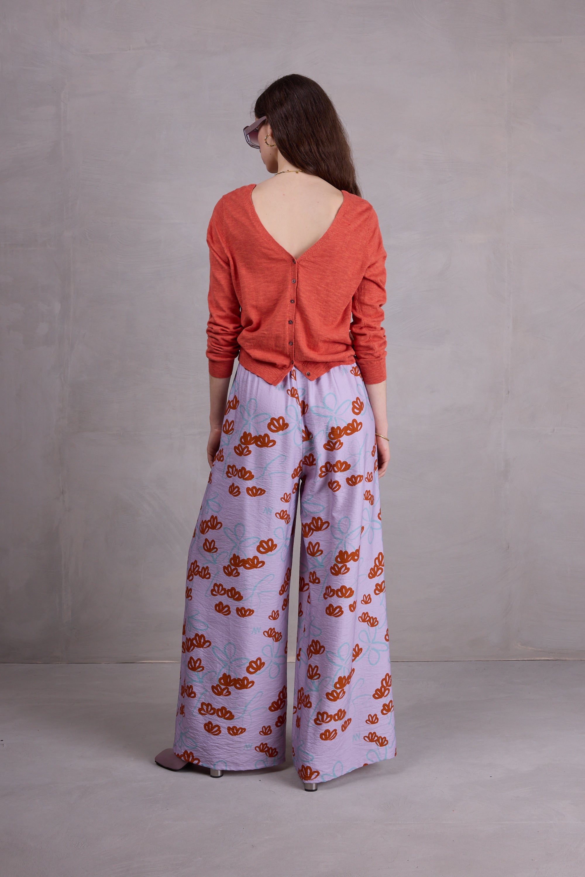 Freddy trousers in red akebia flowers