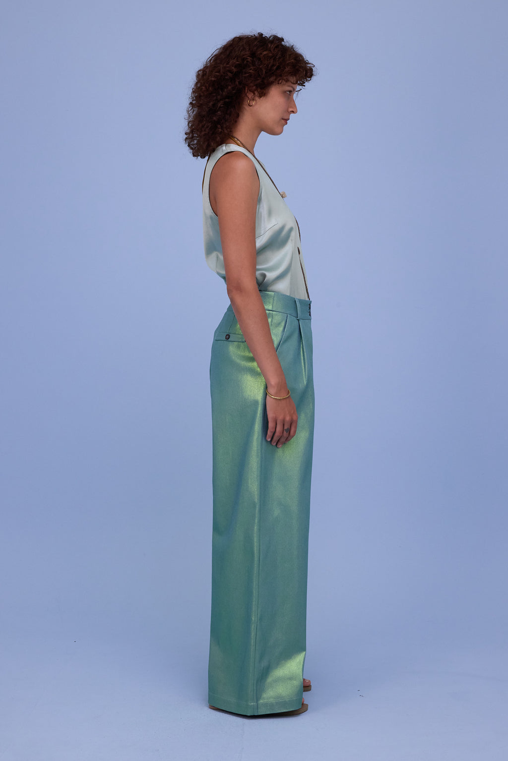 Danielle top in shiny aloë satin