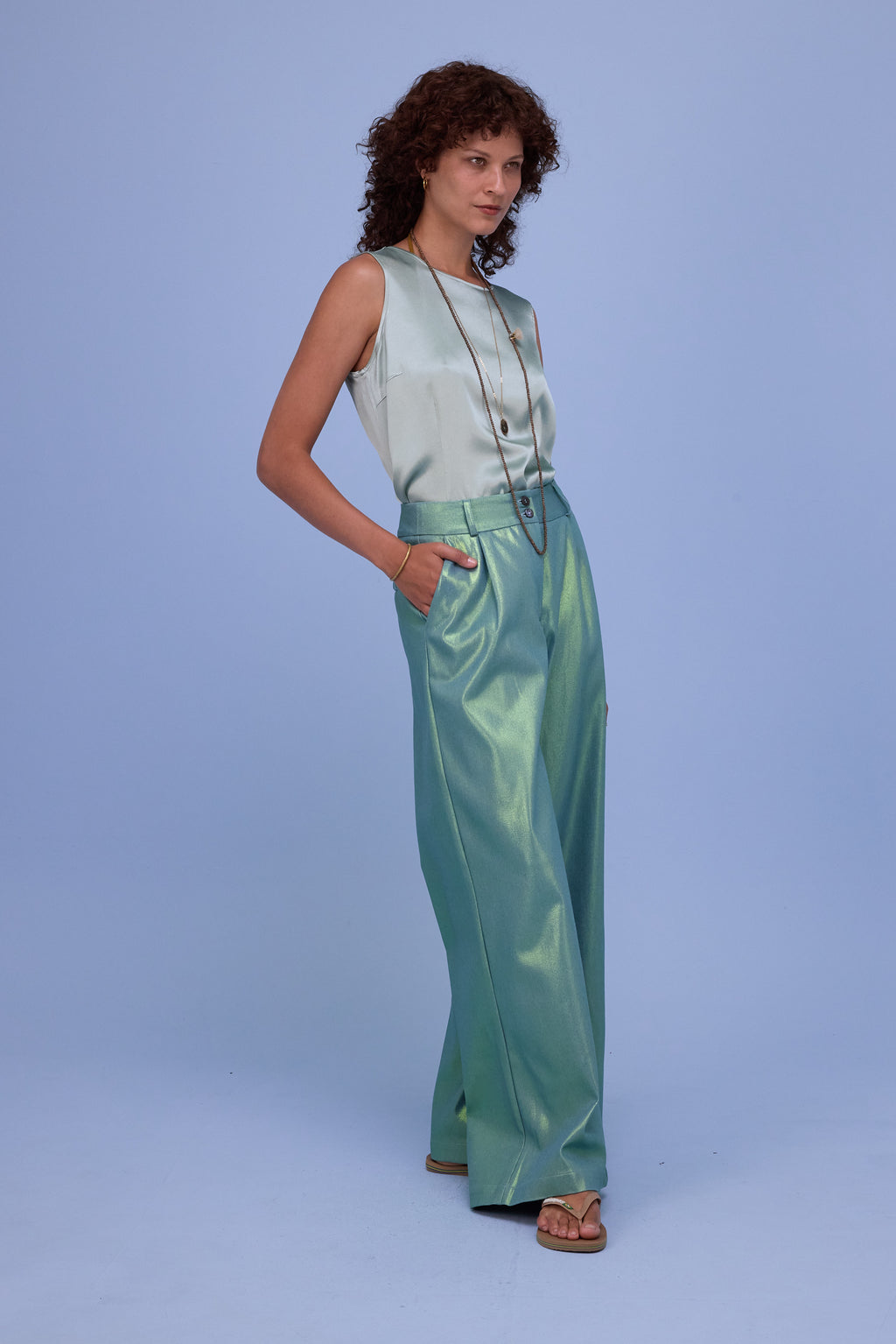 Danielle top in shiny aloë satin