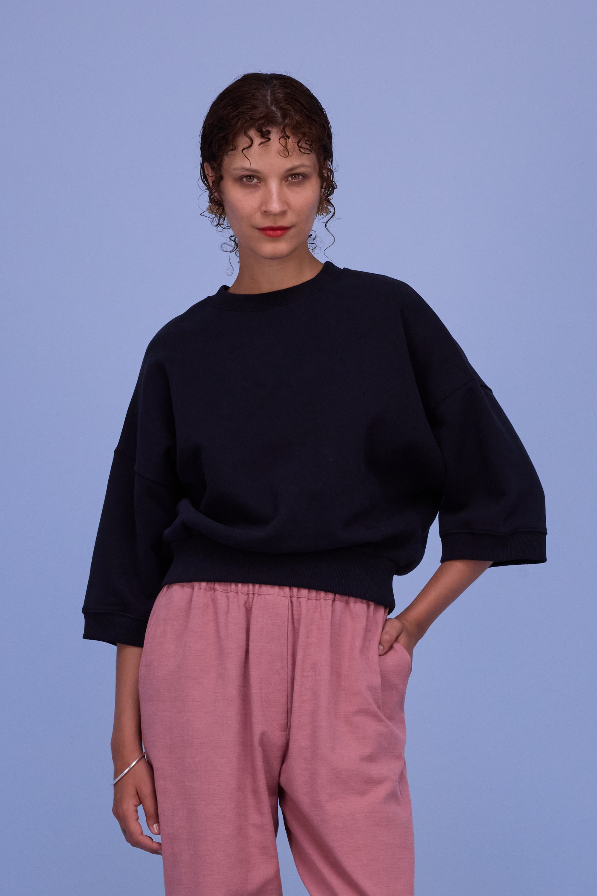 Hibiscus zwarte sweater