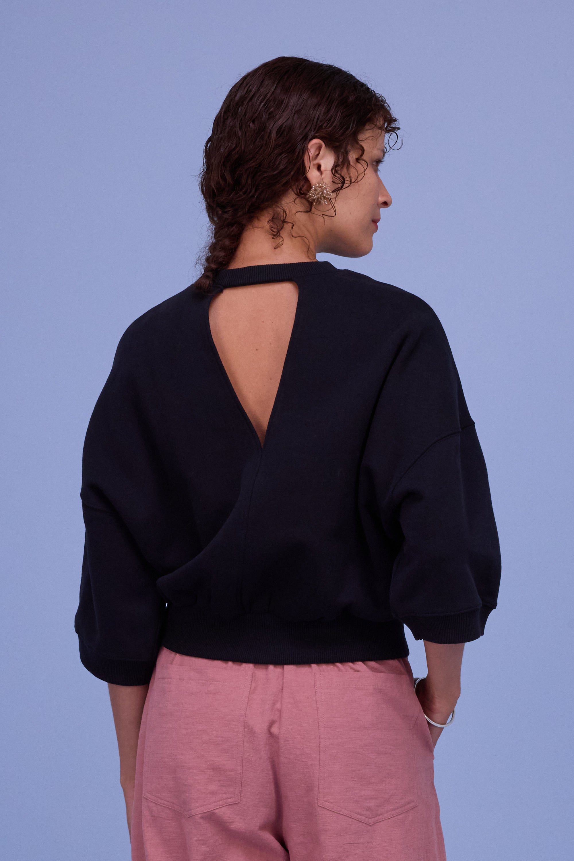 Hibiscus zwarte sweater