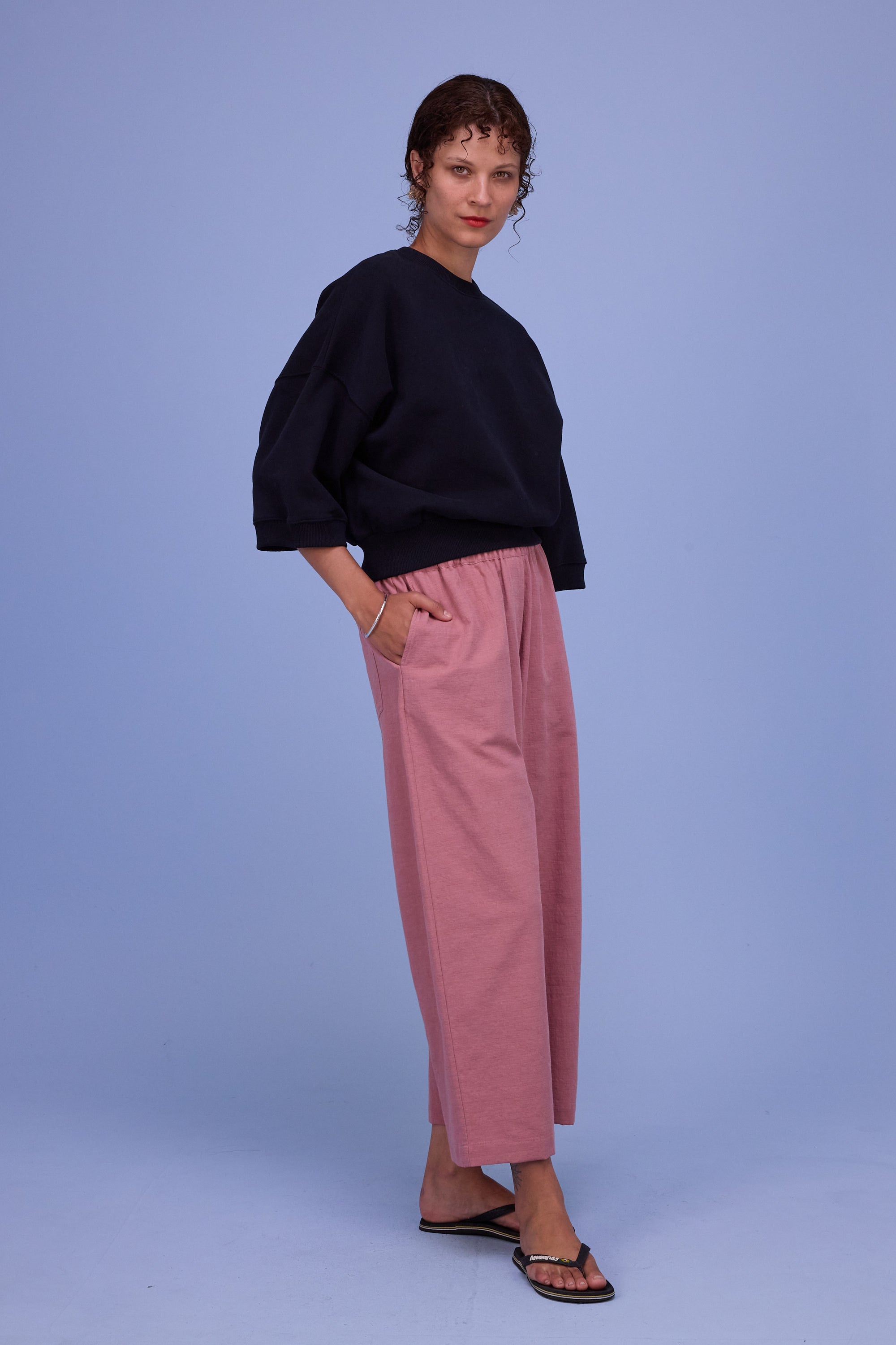 Hibiscus zwarte sweater