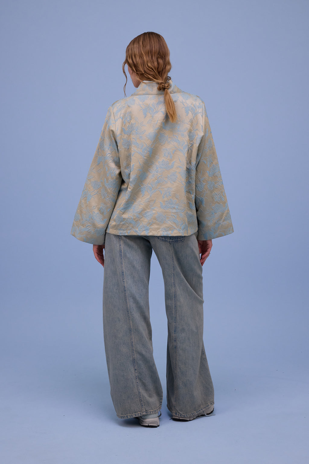 Flenn kimono in blue glow jacquard