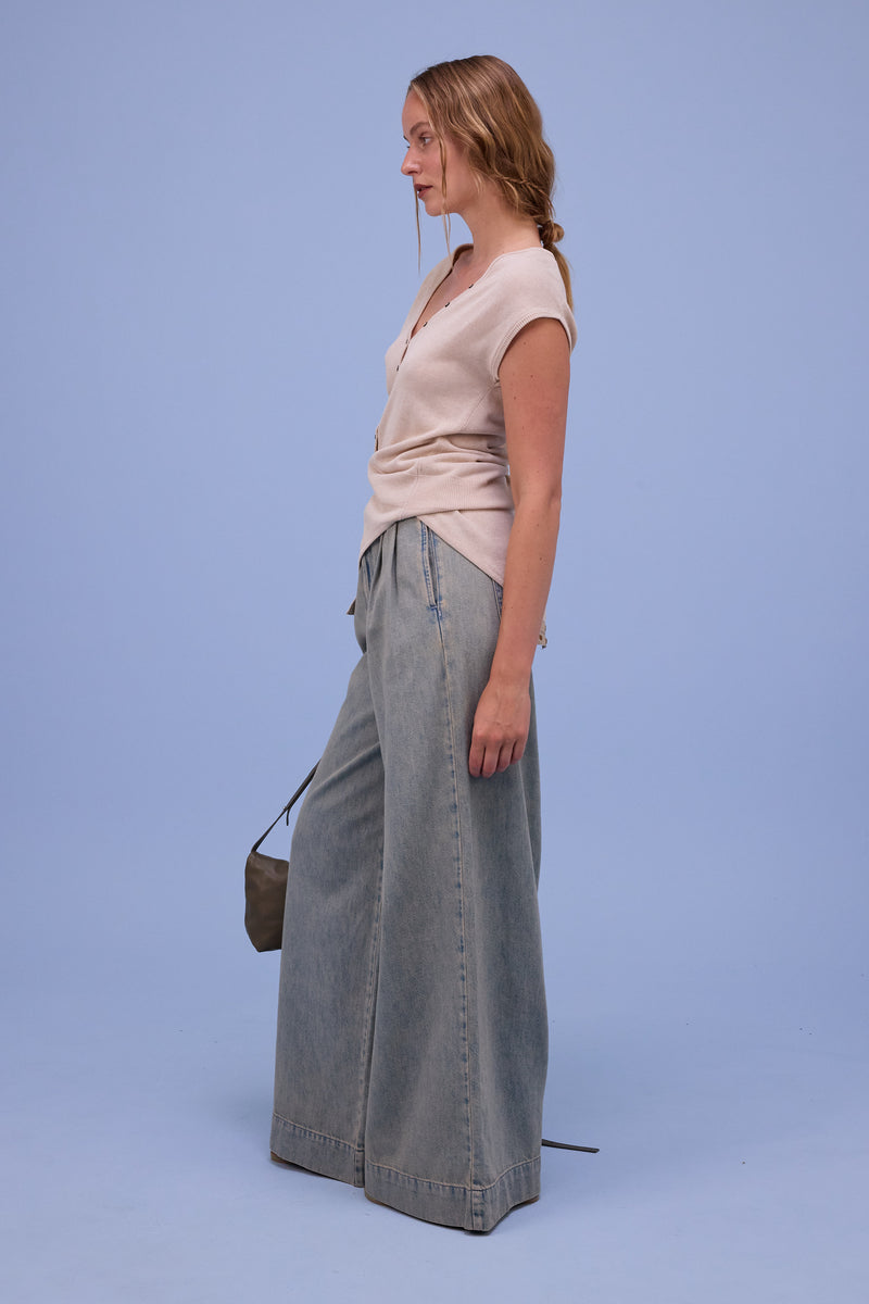 Hommage body in sand