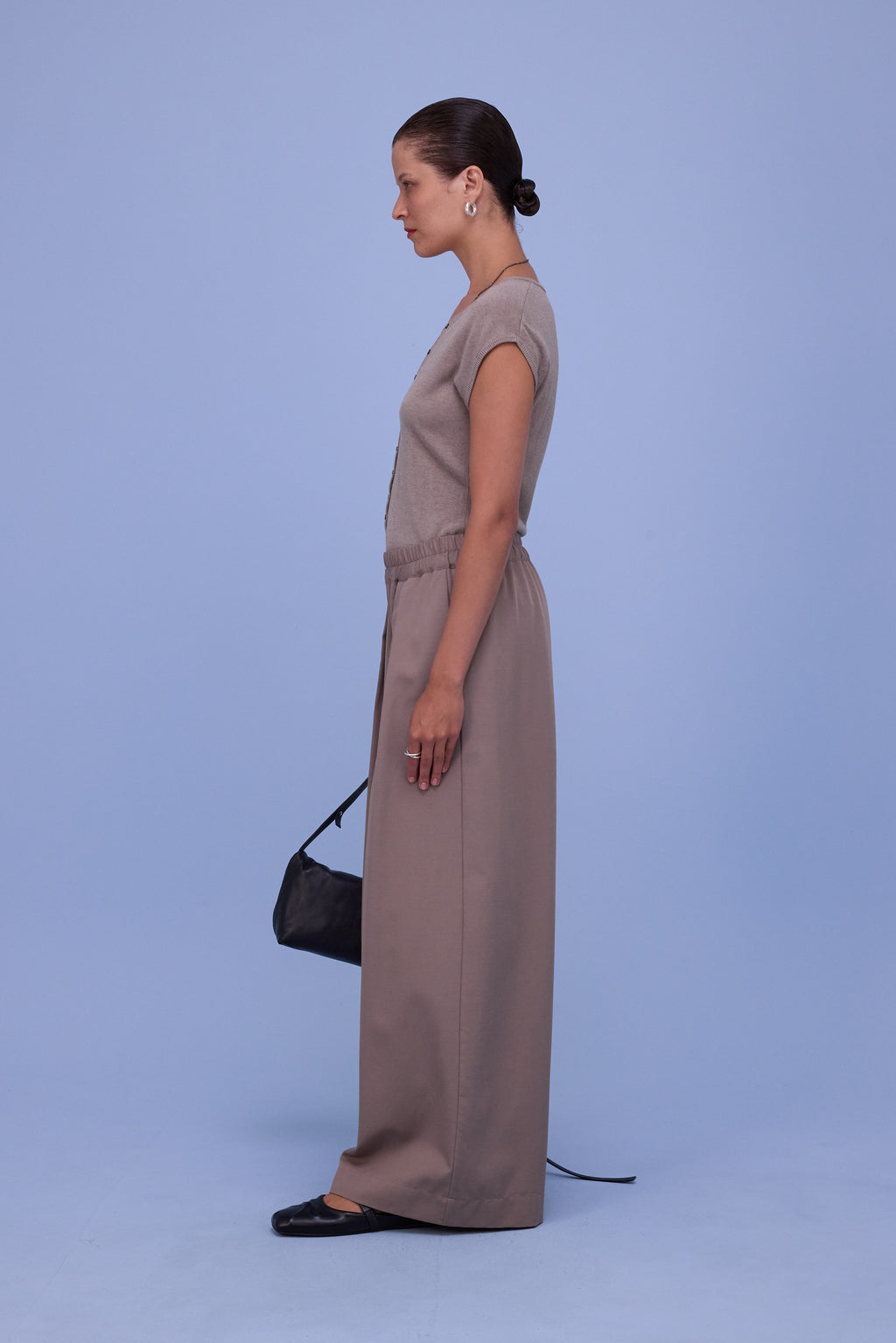 Hommage body in warm grey