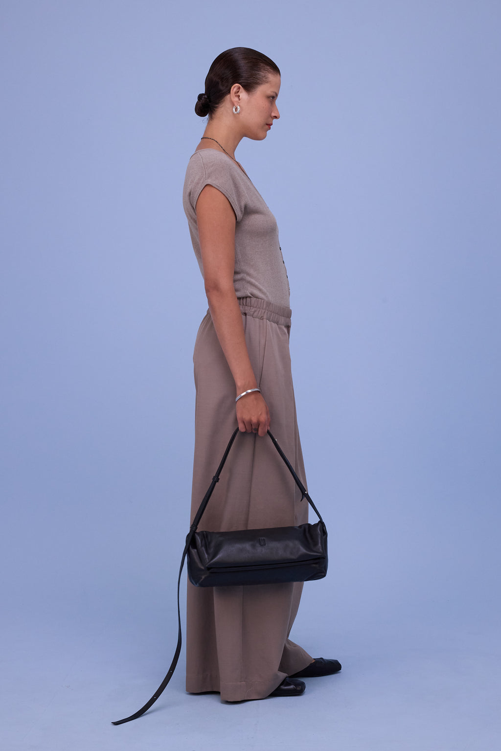 Hommage body in warm grey