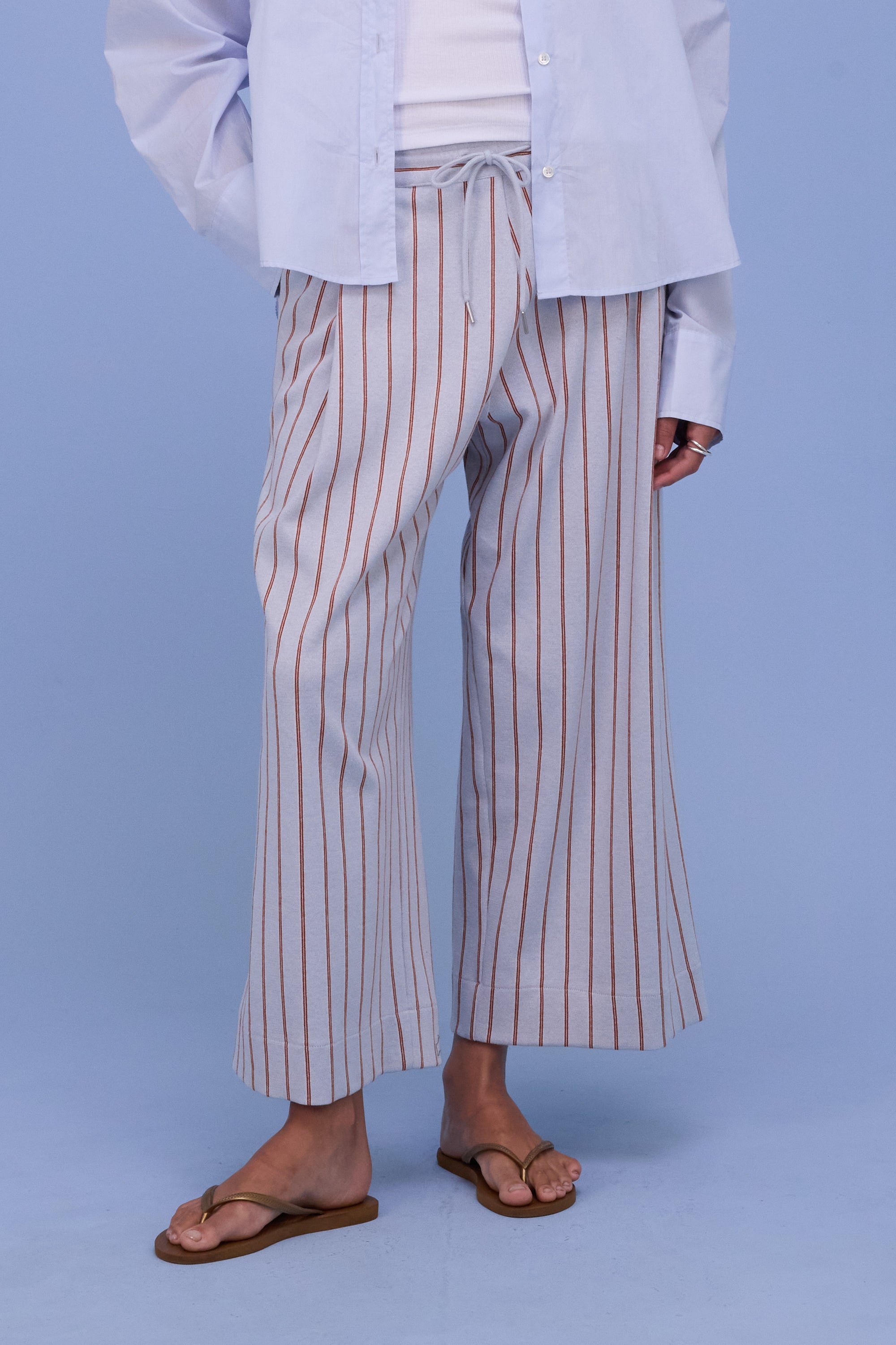 Helier trousers in sky blue/red stripes