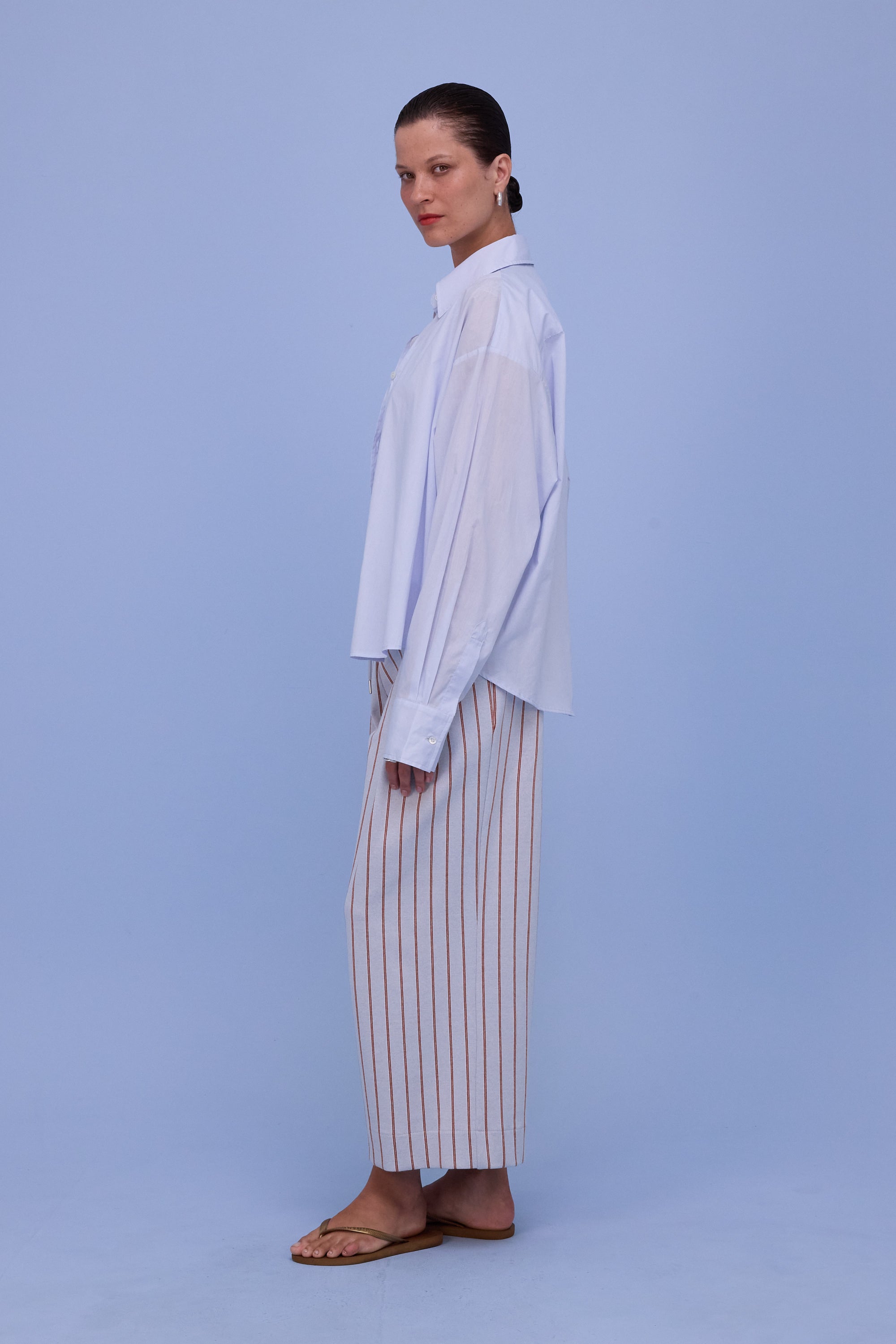 Helier trousers in sky blue/red stripes