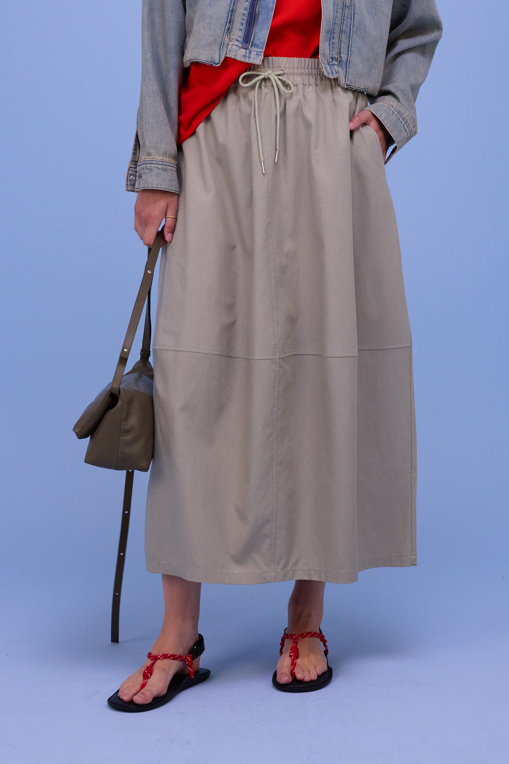 Héva rok in dust sage