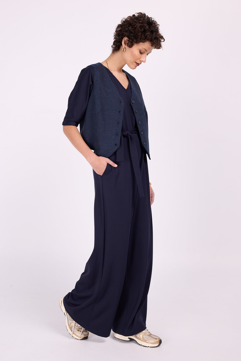 Edith Weste in marineblauer Wolloptik
