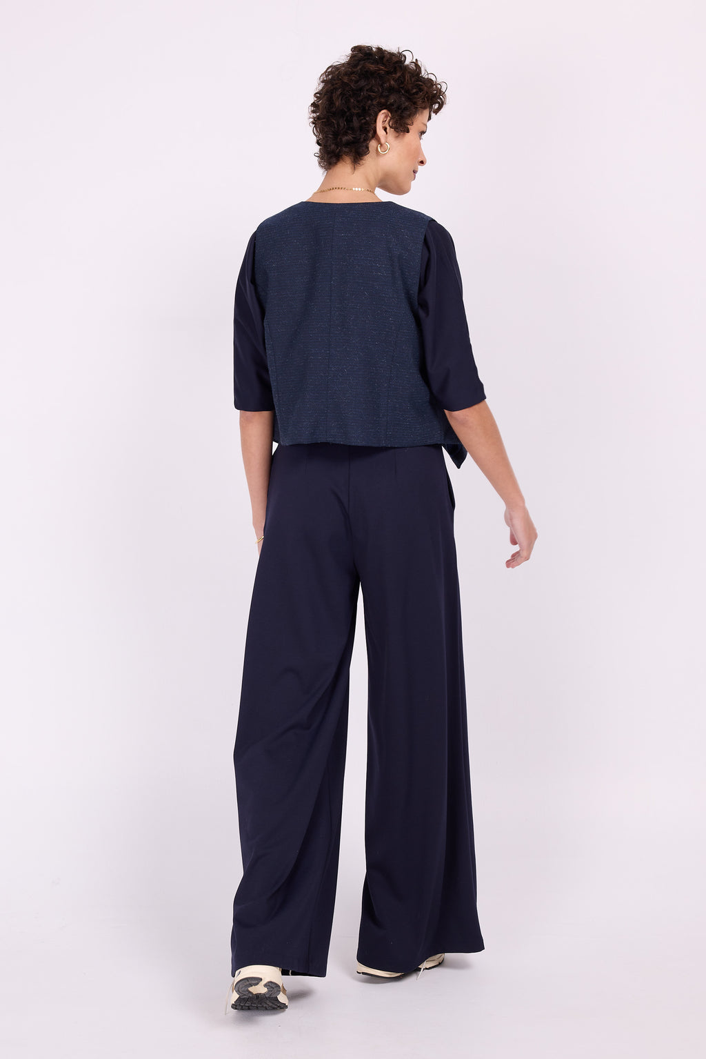 Edith Weste in marineblauer Wolloptik