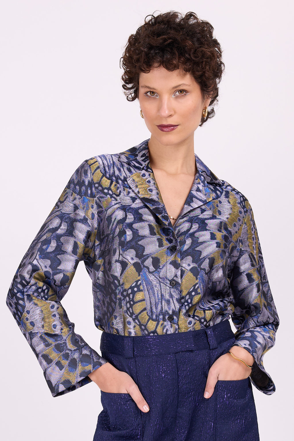 Dolores-Bluse aus fliederfarbenem Schmetterlings-Jacquard
