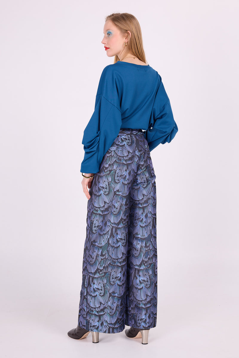 Smaragdblauer Pullover