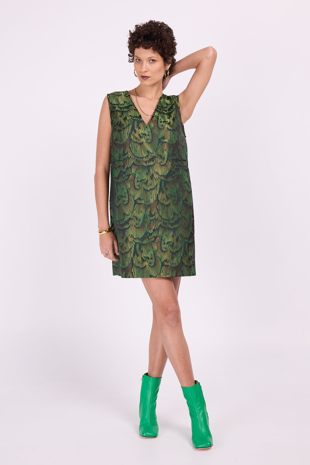 Emmy-Kleid in Grüngold mit Libellenmotiv