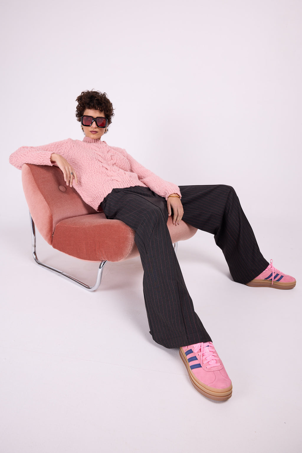 Cezar-Hose mit rosa Kreidestreifen