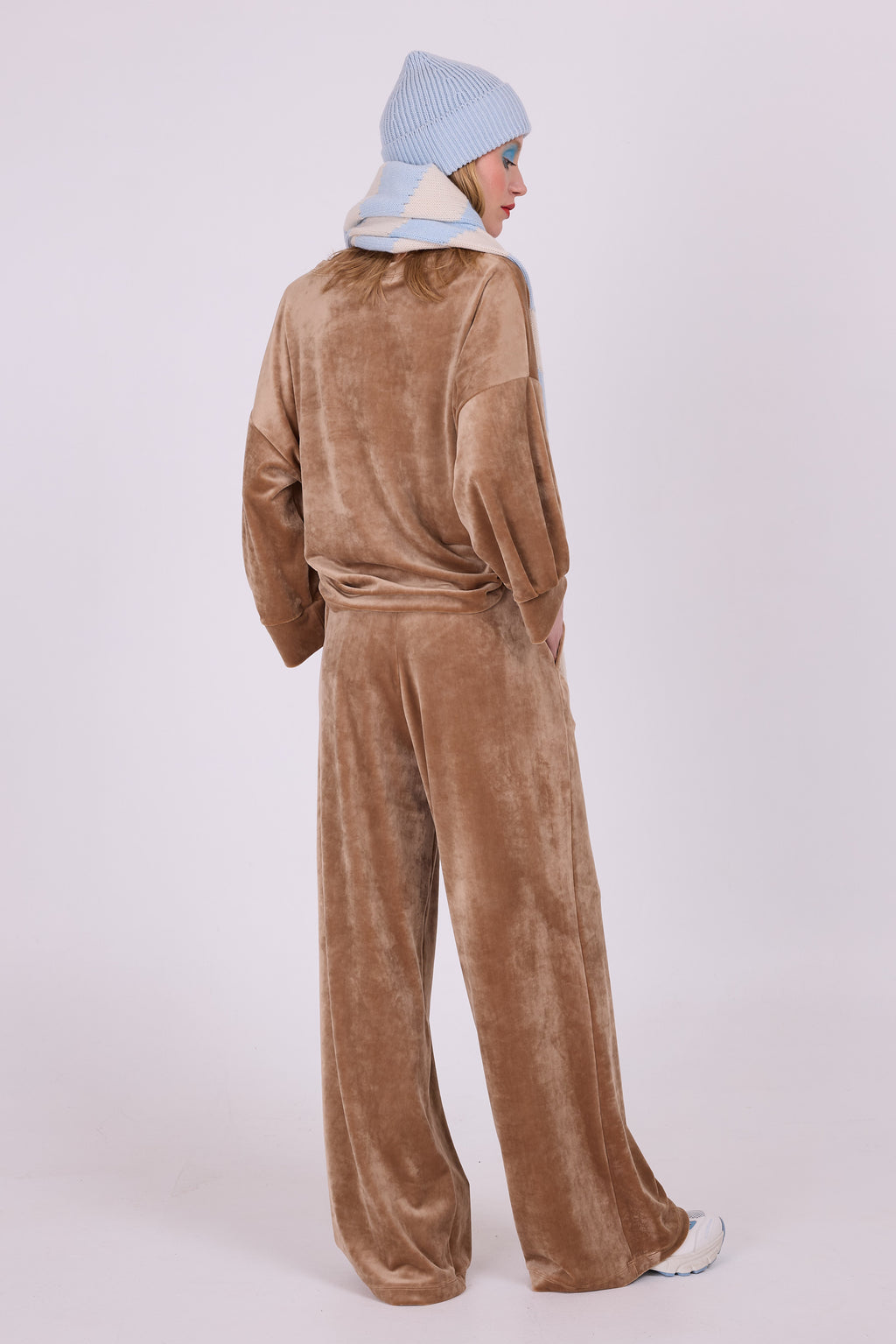 Zuka Samthose in Latte