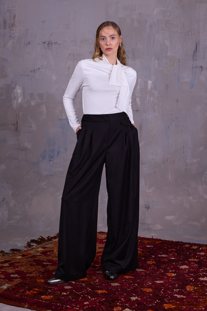 Gemma white T-shirt with bow