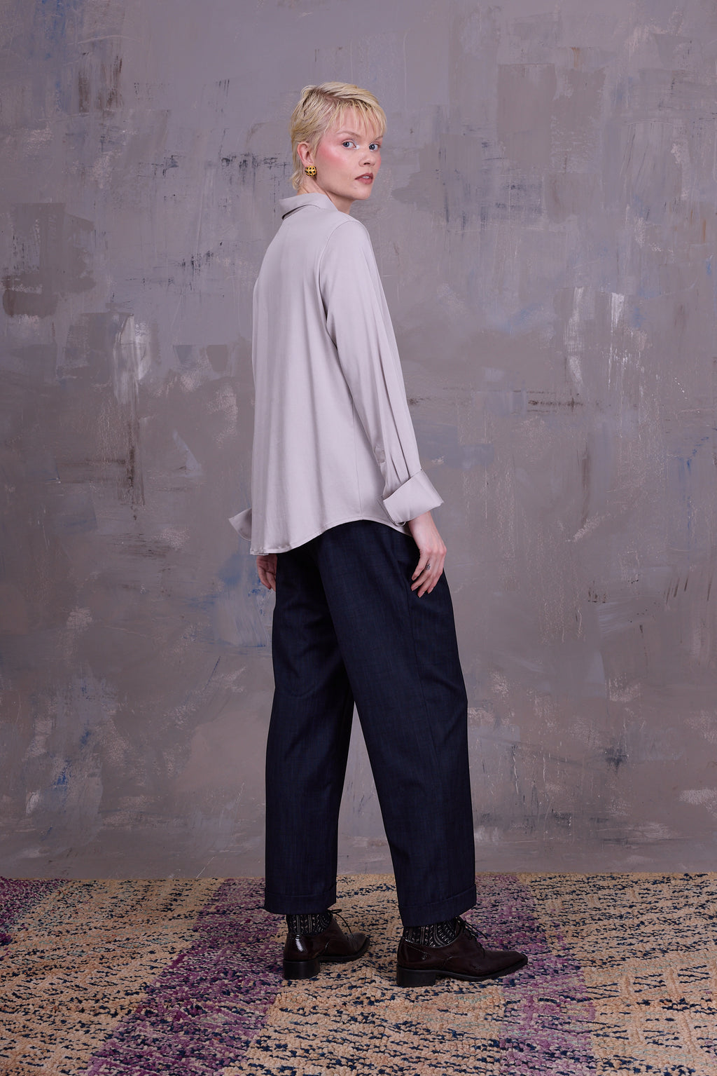 Filou shirt in smokey grey satin