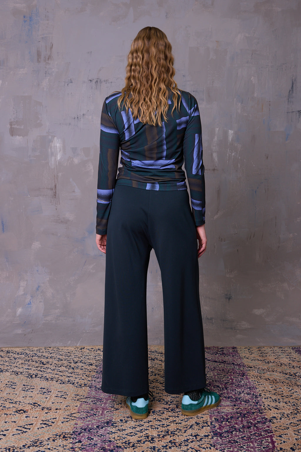 Anna T-shirt in deepsea blue wovens
