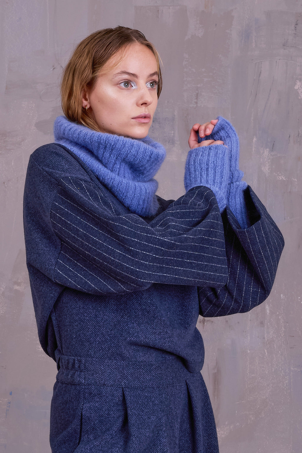 Gisbon arm warmers  in madonna blue