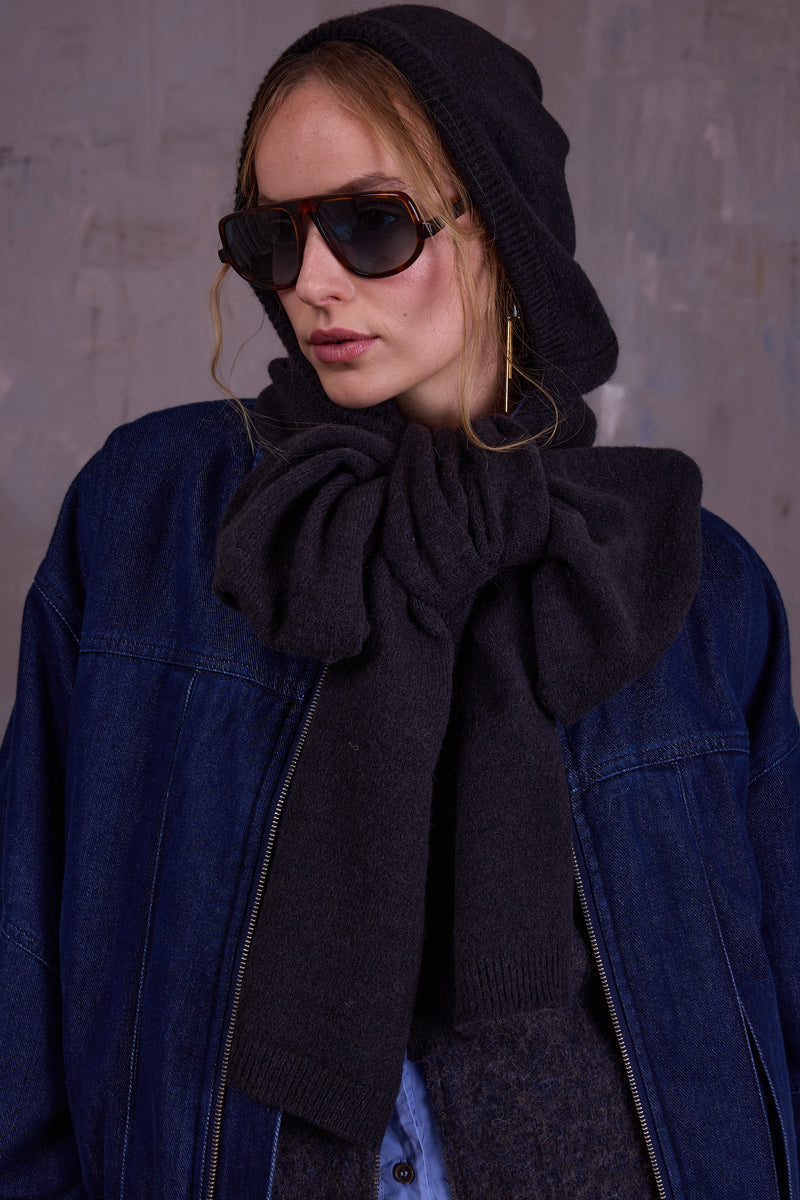 Gerlynn black scarf with hood