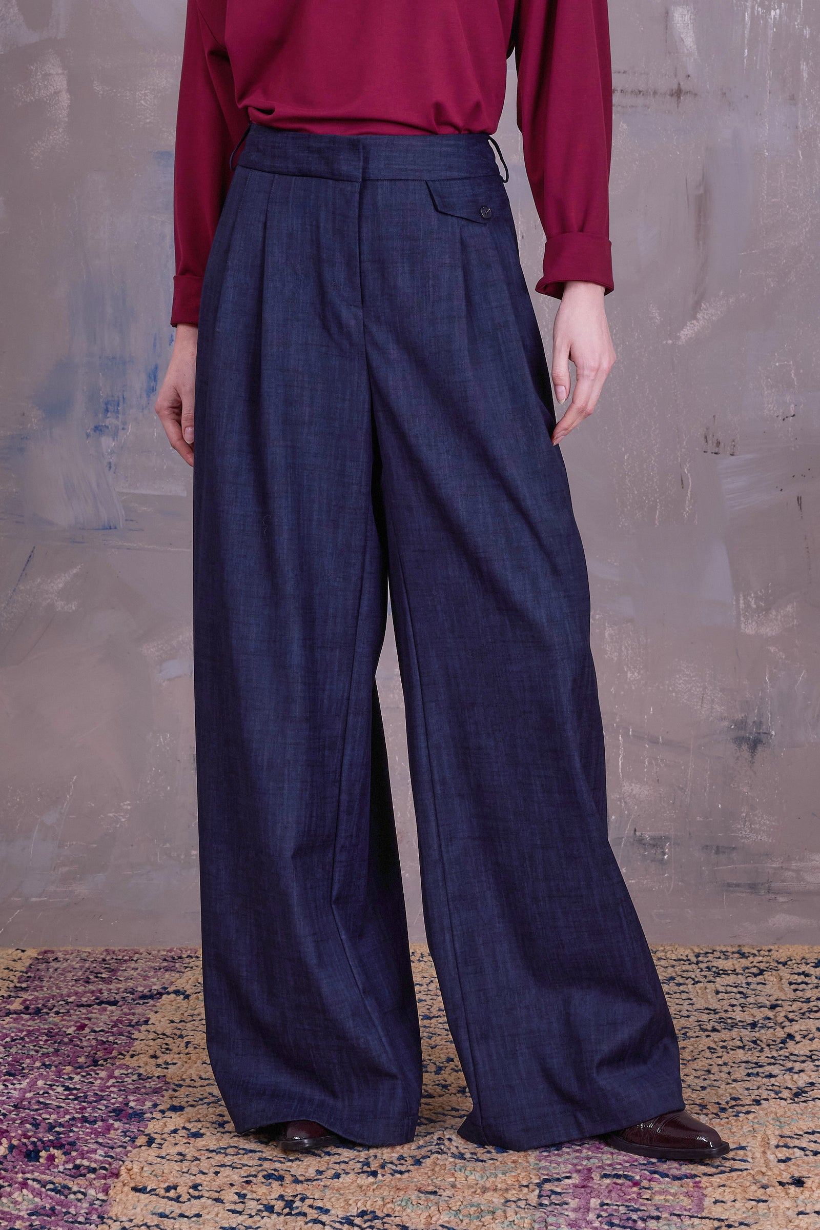 Guy trousers in deep blue
