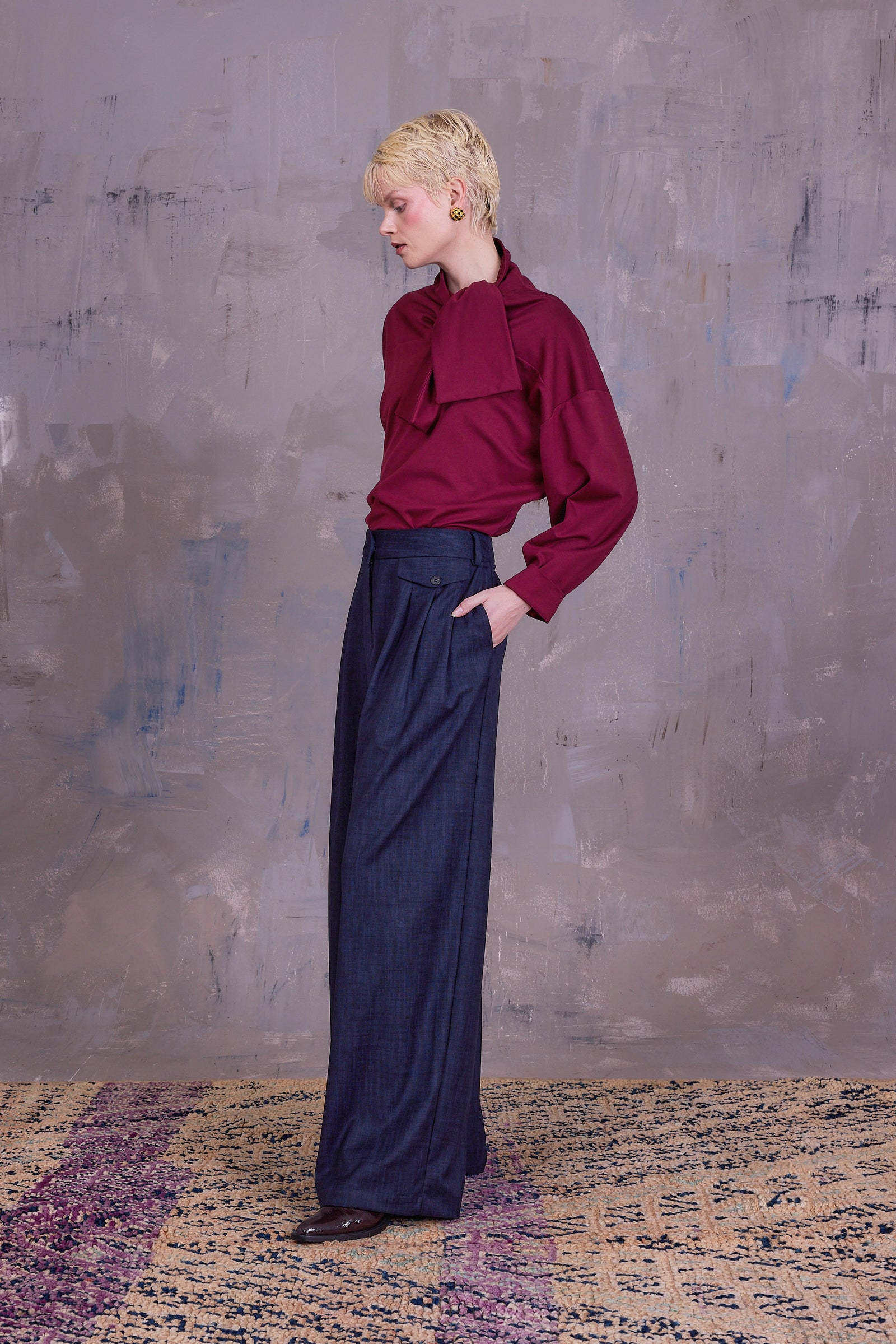 Guy trousers in deep blue