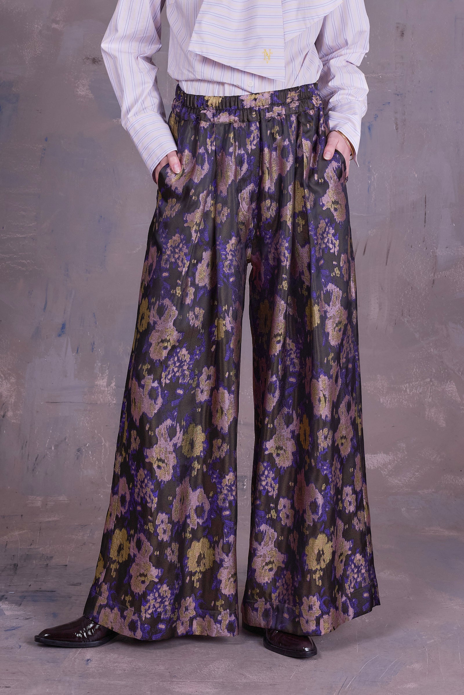 Freddy trousers in violet blossom jacquard
