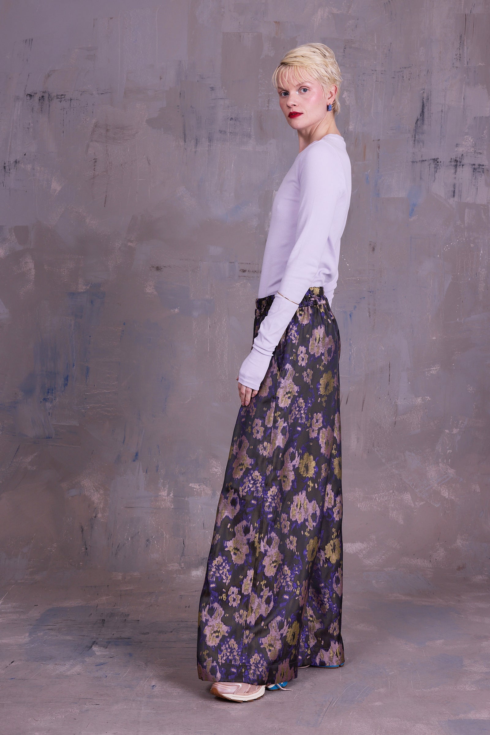 Freddy trousers in violet blossom jacquard