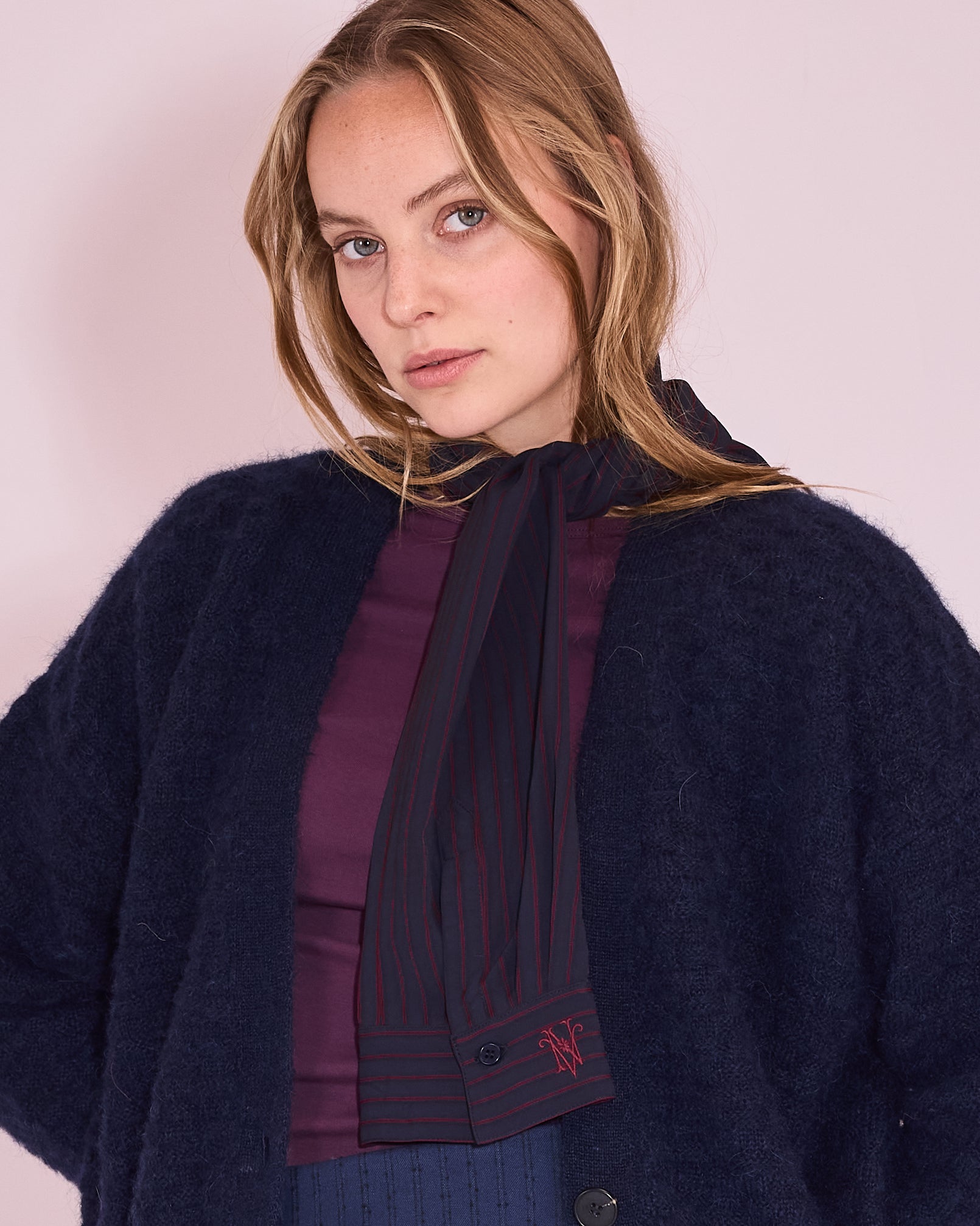 Ganna scarf in dark blue / burgundy stripes