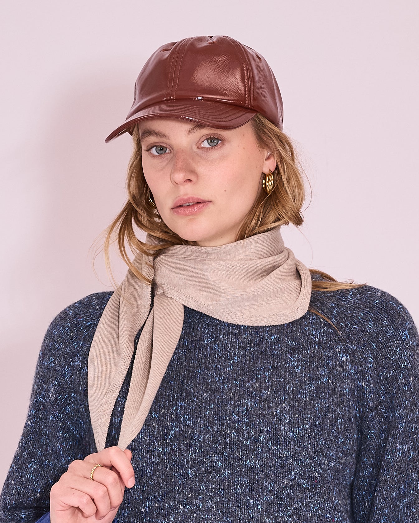 Jo cap in maroon faux leather