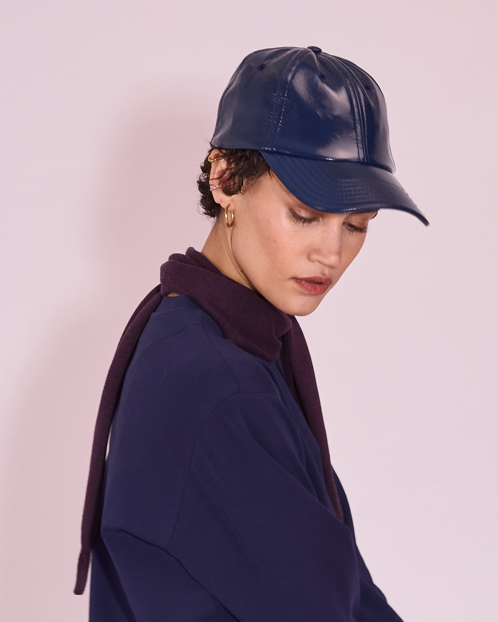 Jo cap in maroon faux leather