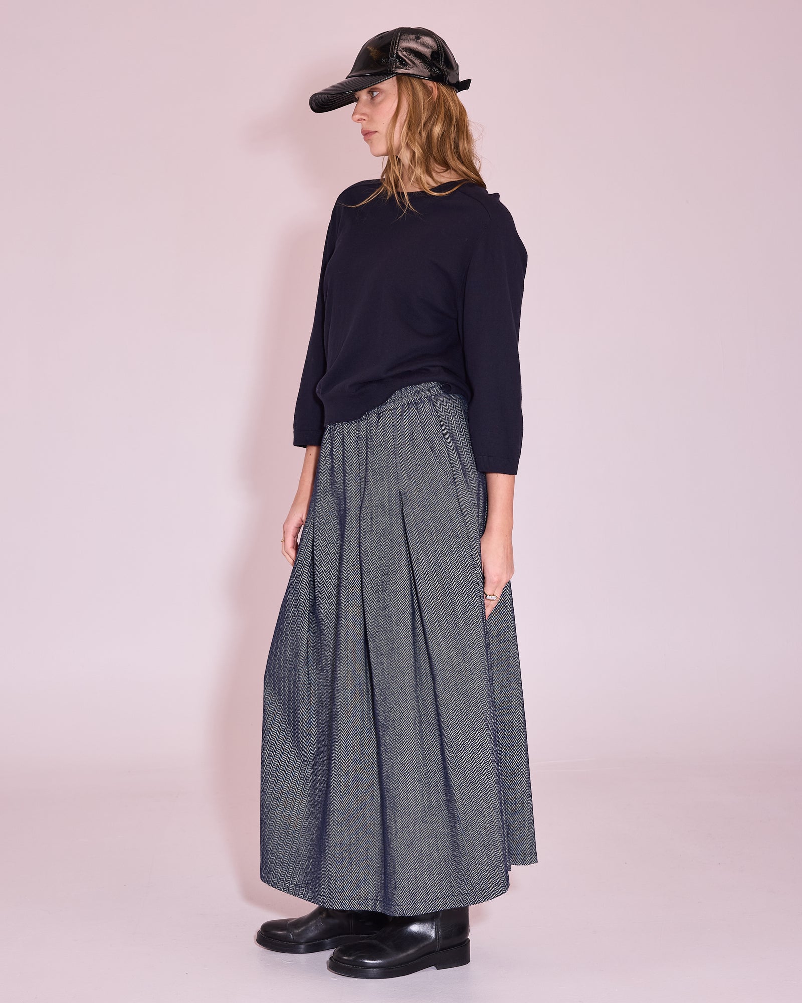 Jo pet in black faux leather