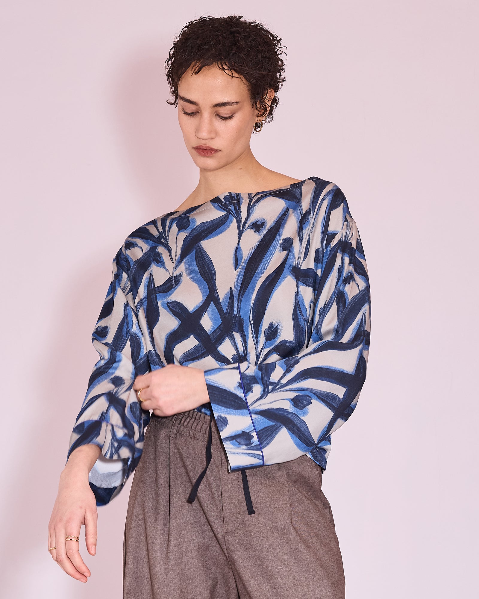 Jane blouse in blue leaves