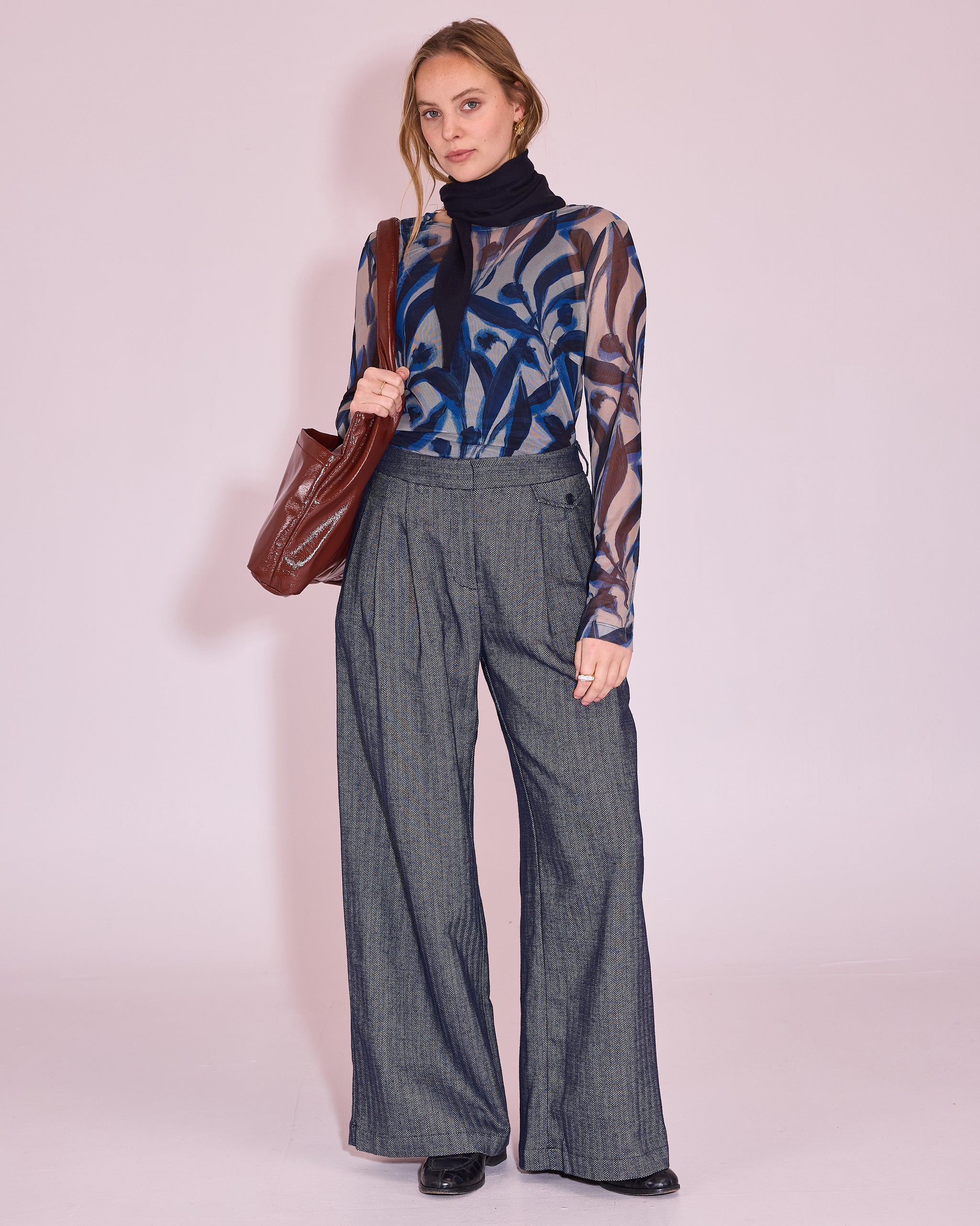 Jolie mesh T-shirt in blue leaves