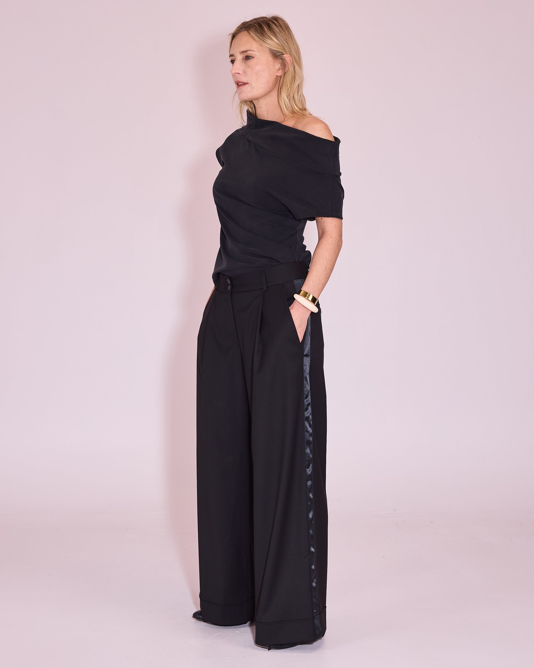 Jeni top in off-black