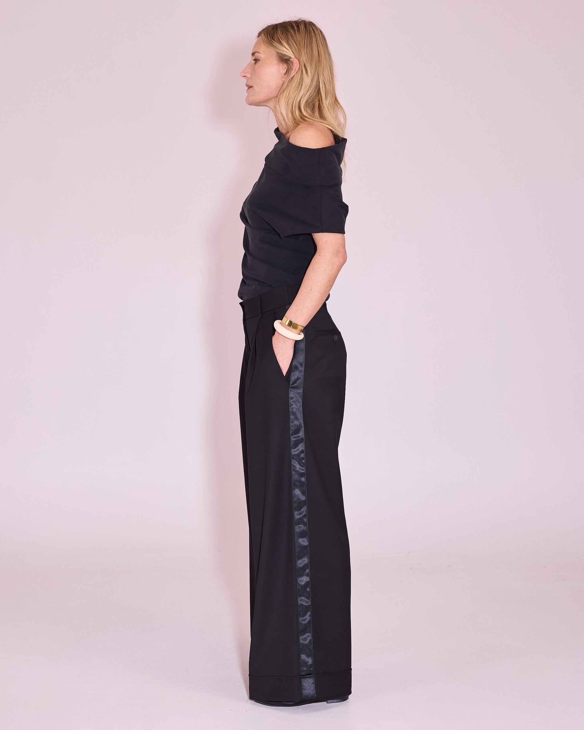 Jeni top in off-black