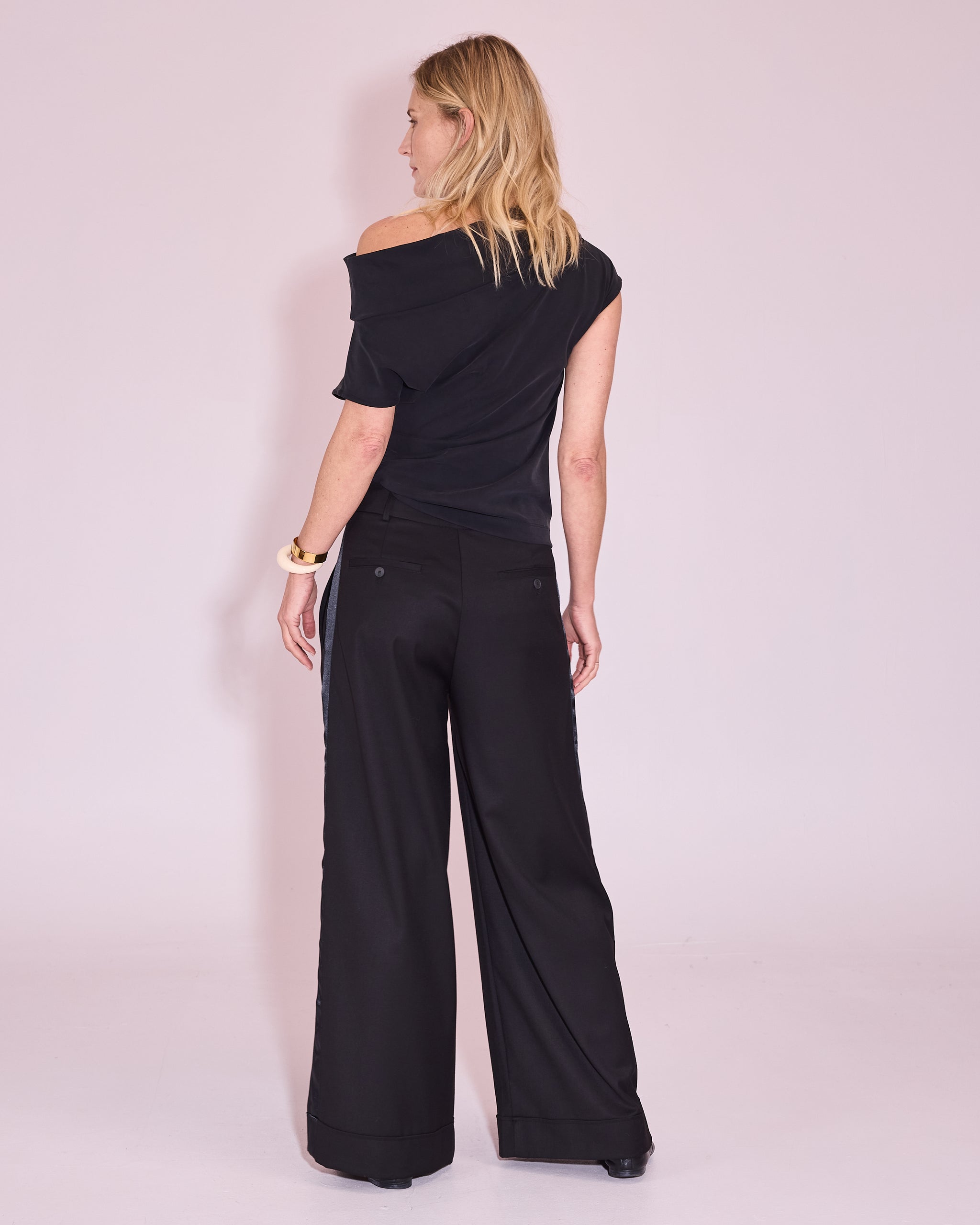 Jeni top in off-black