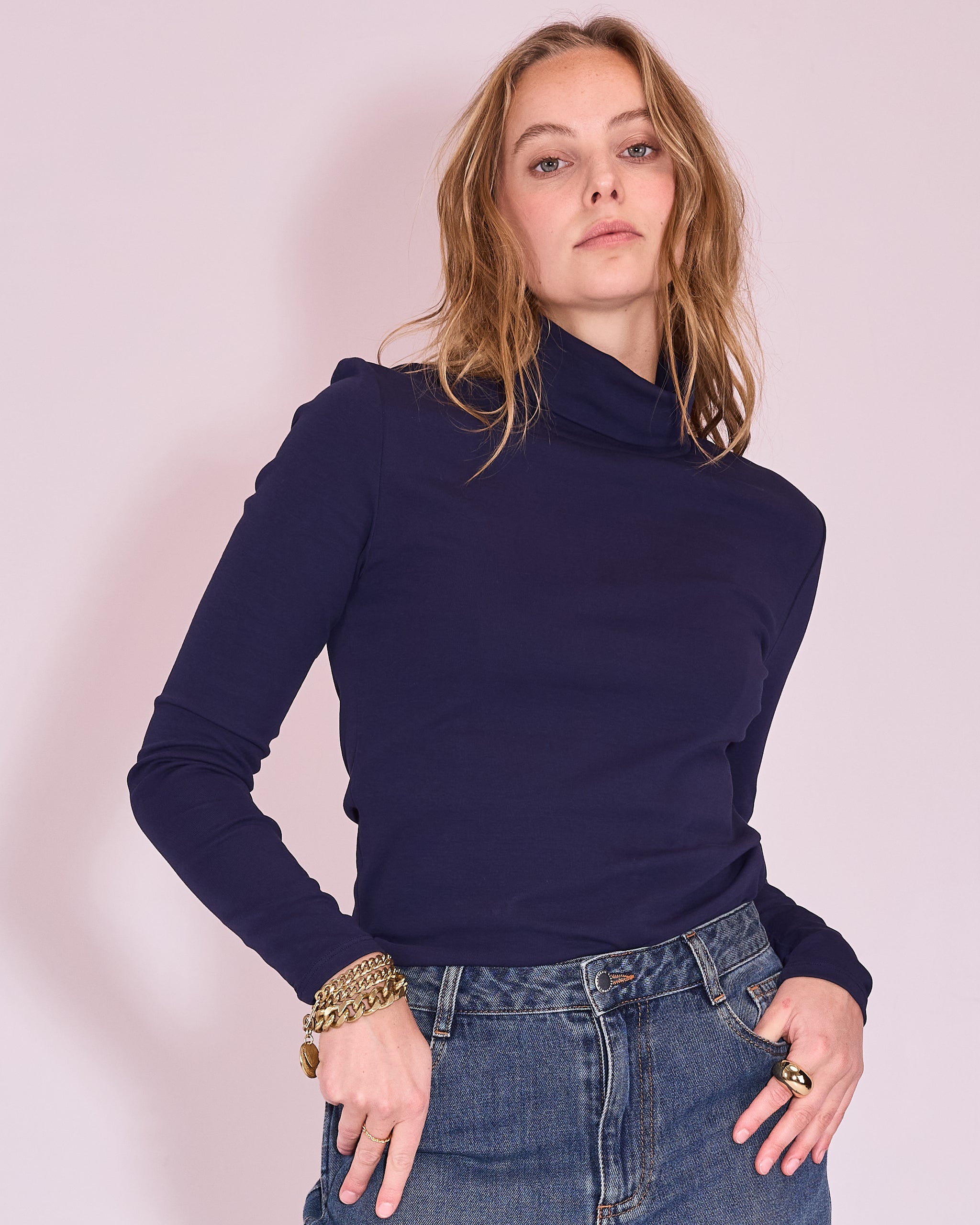 Gisely rolkraag T-shirt in midnight blue