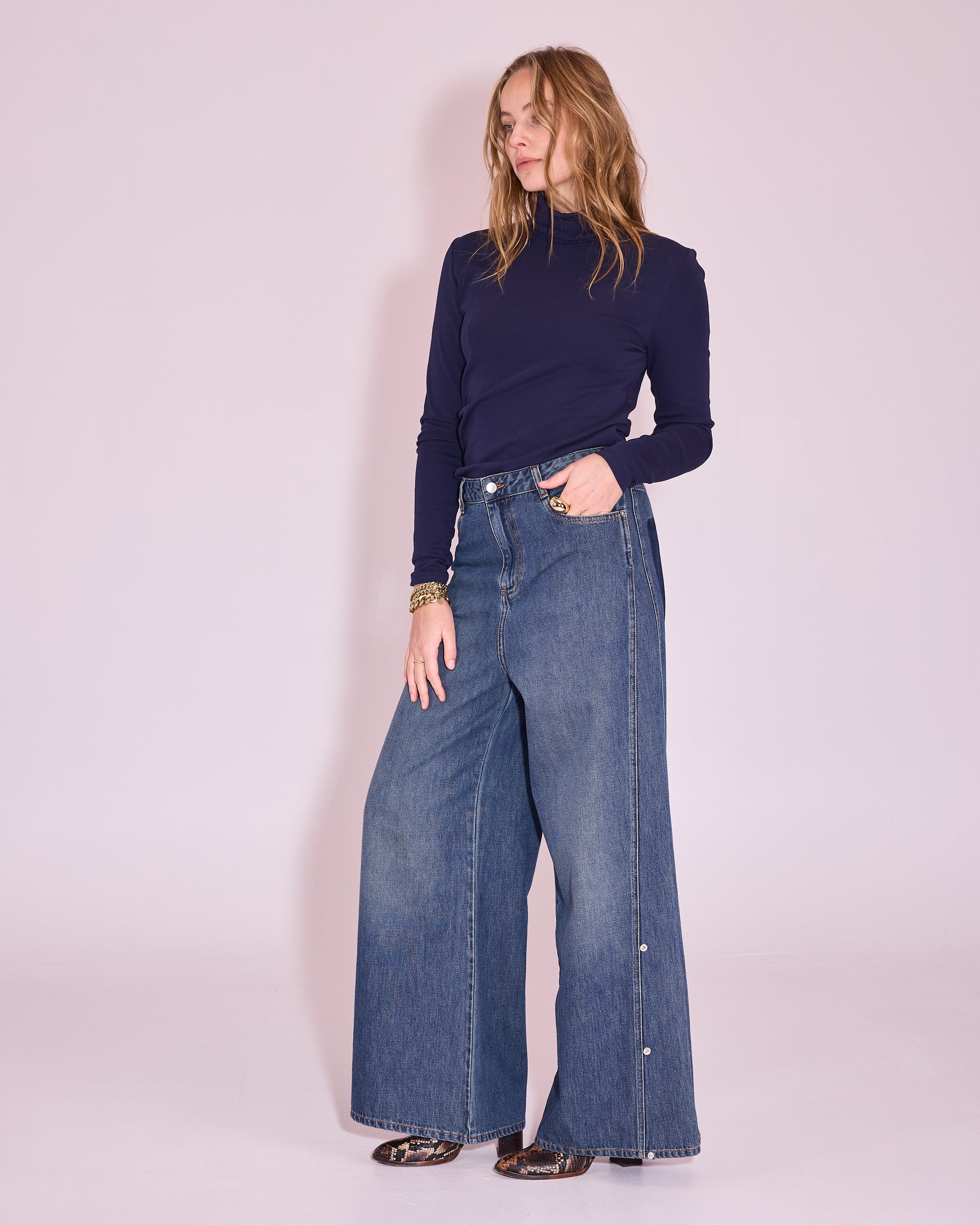Gisely rolkraag T-shirt in midnight blue