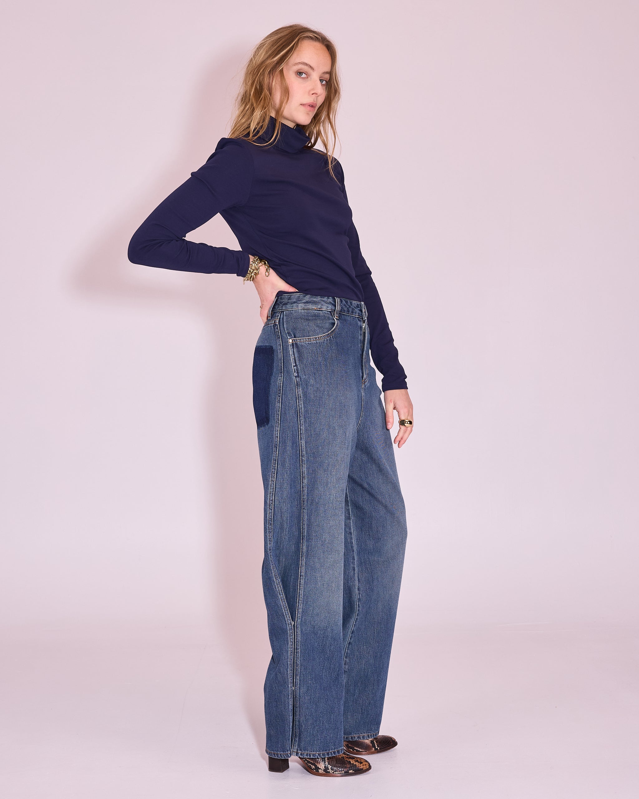 Gisely rolkraag T-shirt in midnight blue