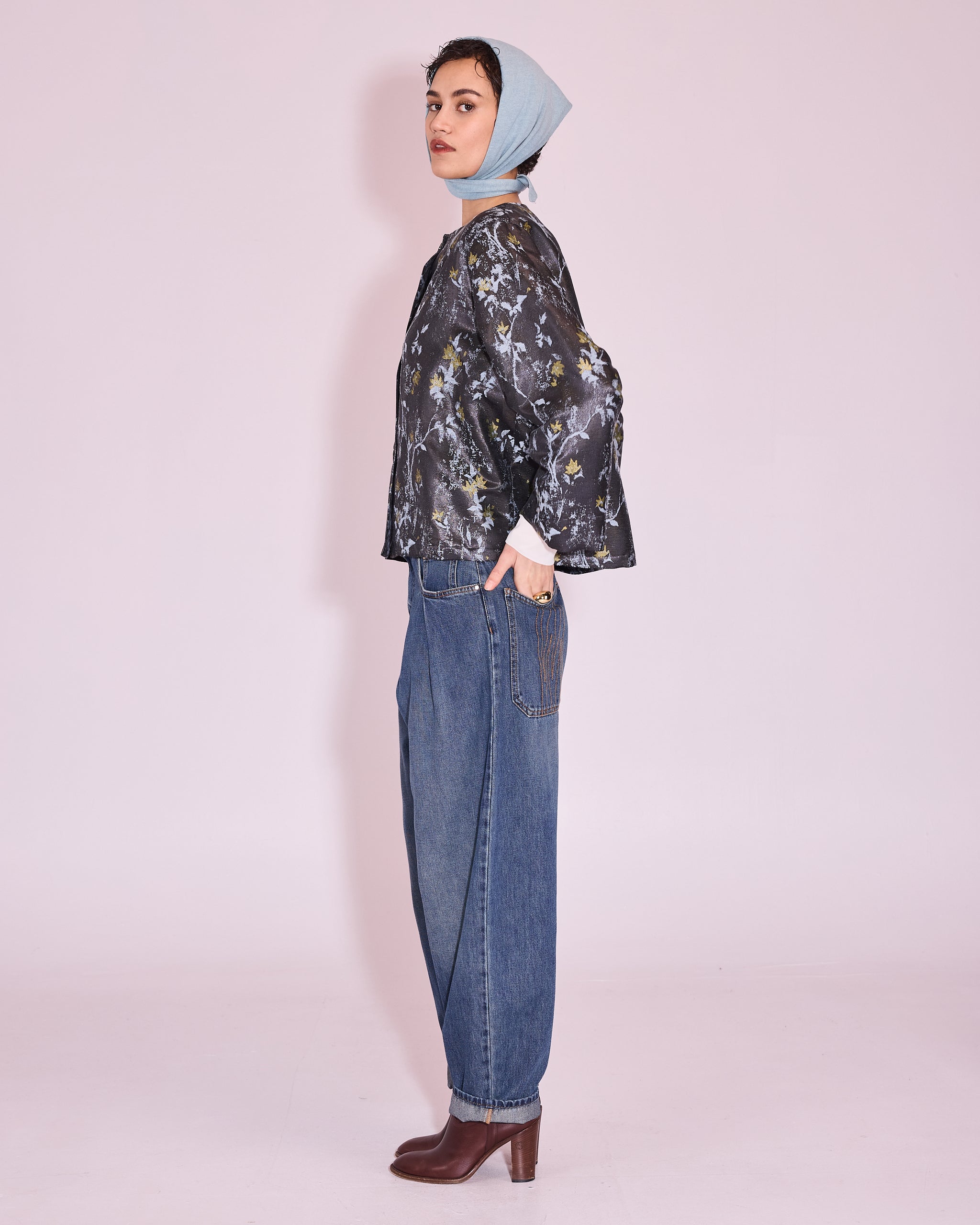 Jacques jasje in anthracite floral jacquard