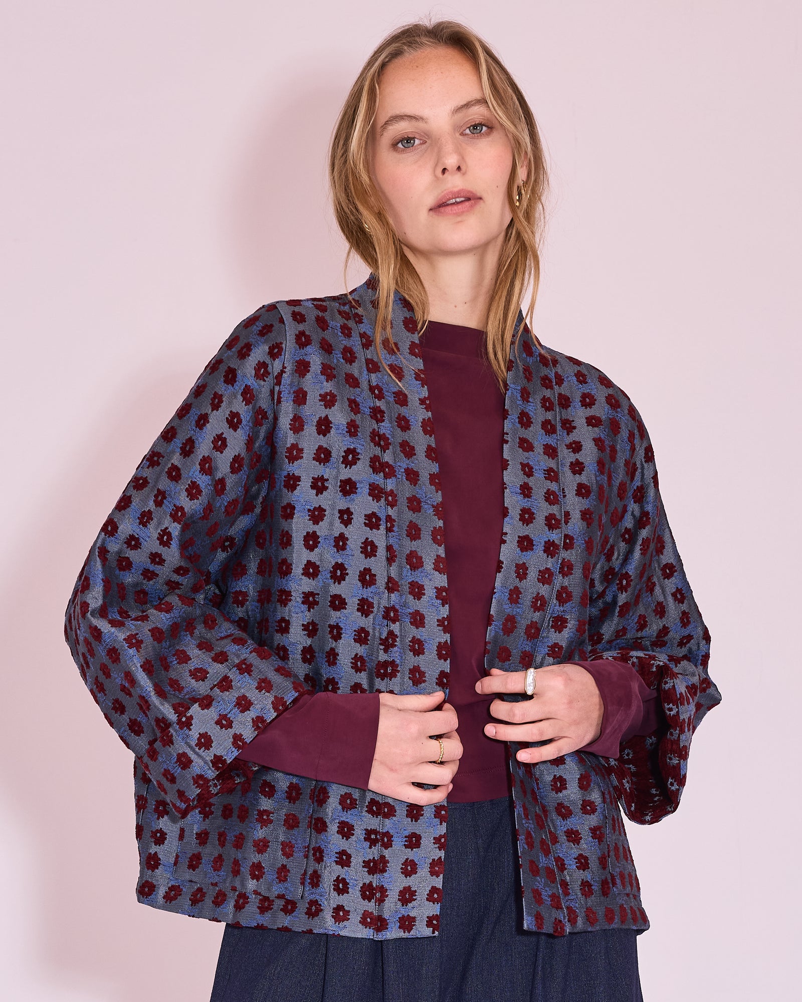 Flenn kimono in burgundy flower