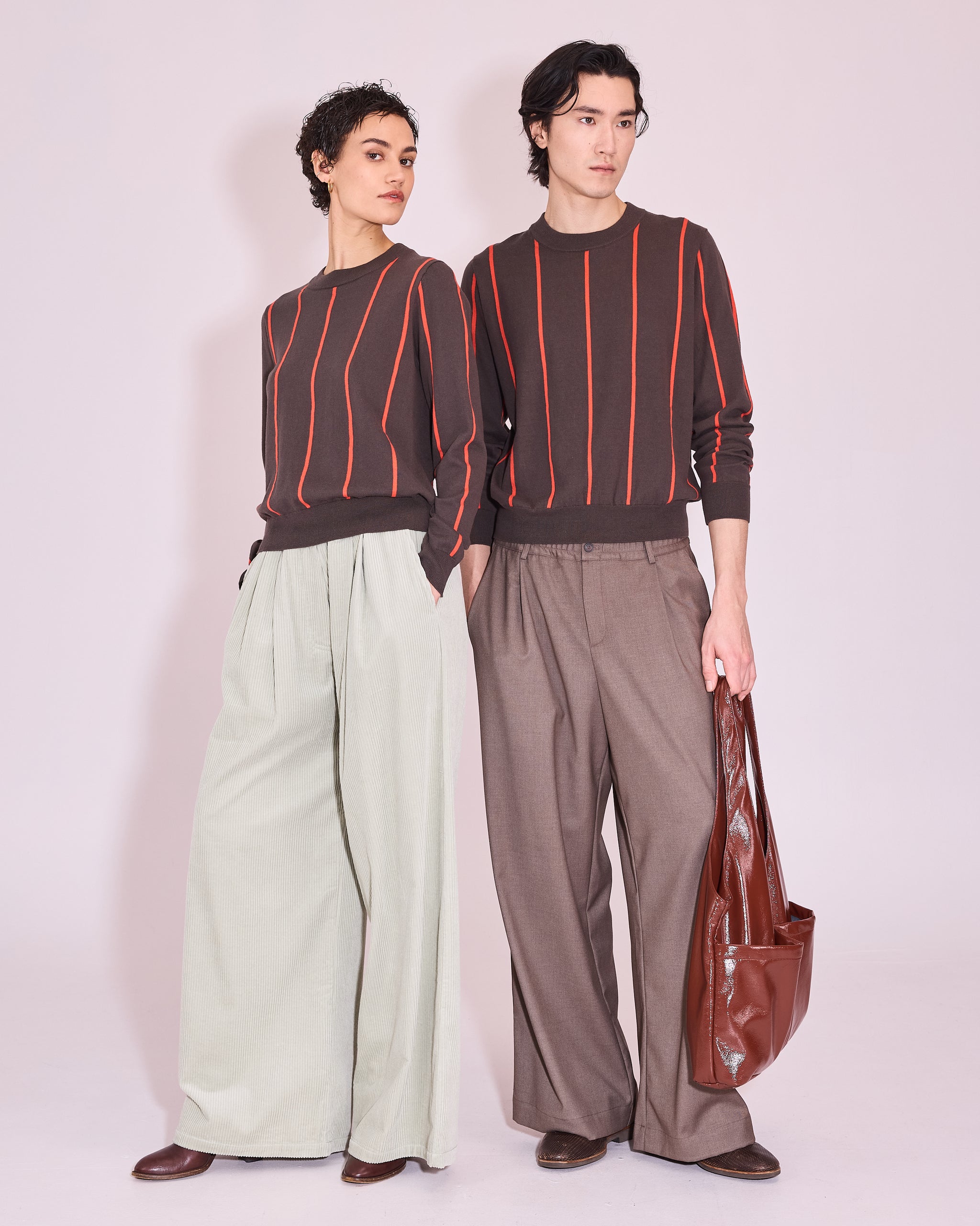 Jackson jumper in Turkish coffee/ red